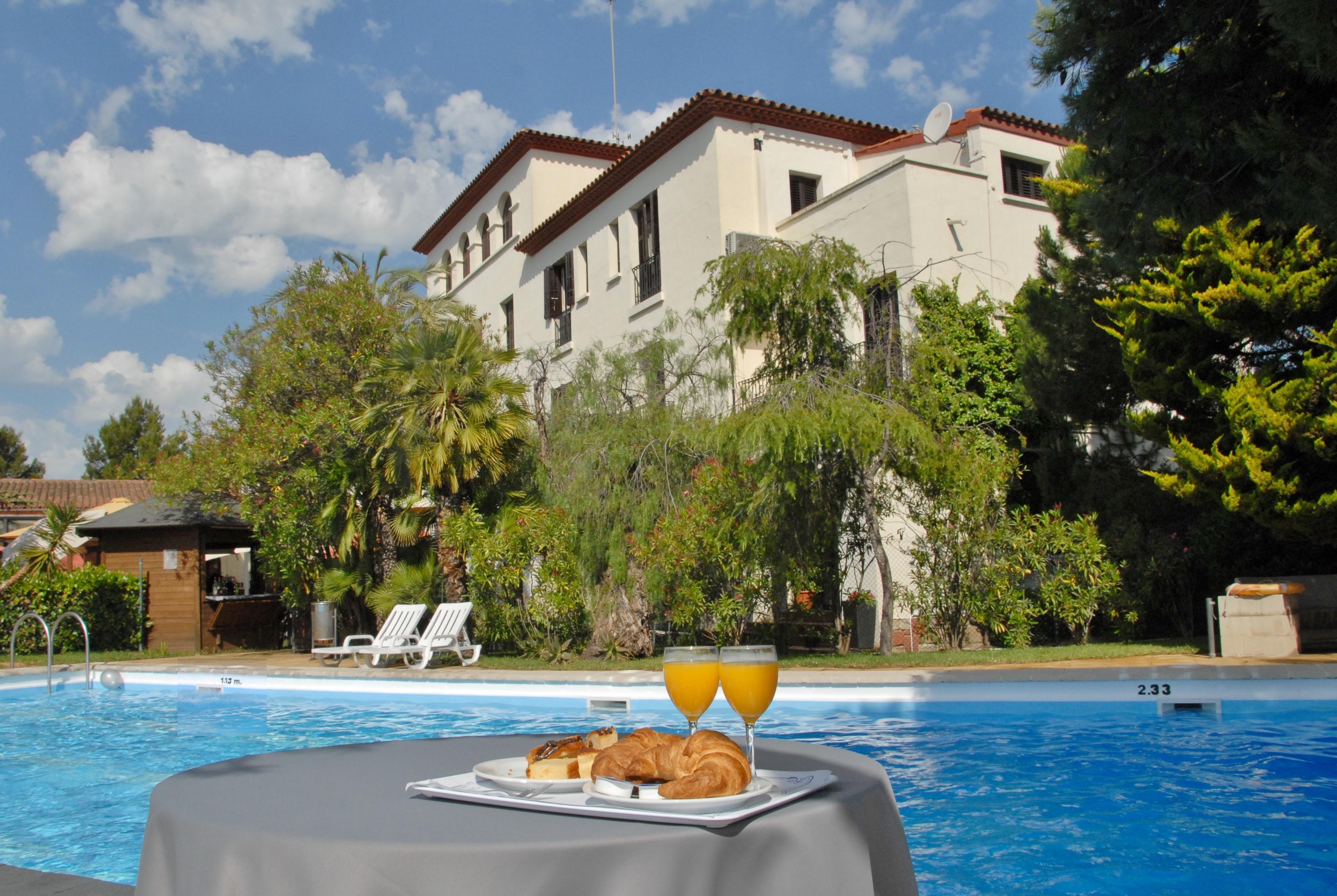 Hotel El Castell Sant Boi de Llobregat Exterior foto