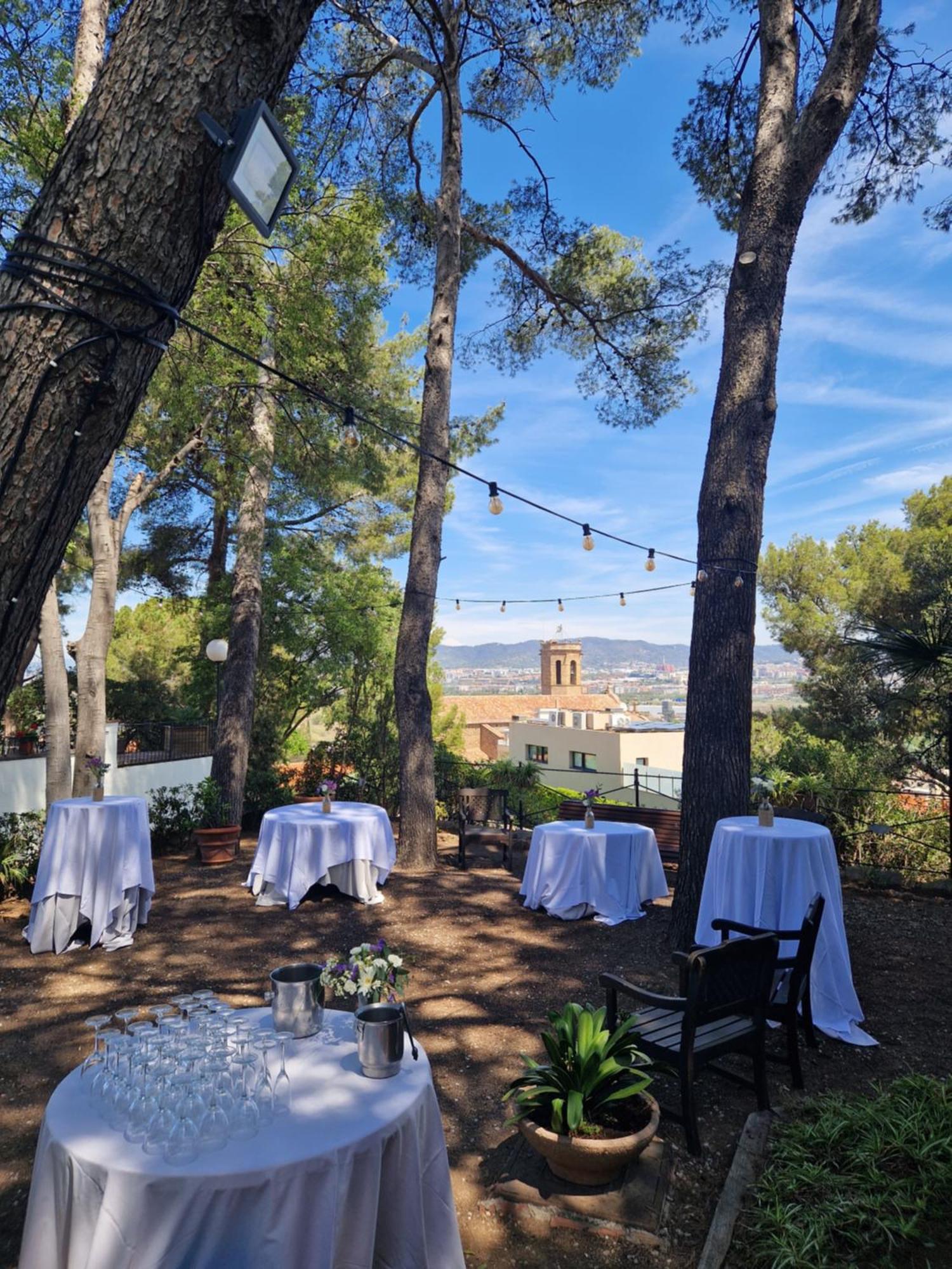 Hotel El Castell Sant Boi de Llobregat Exterior foto