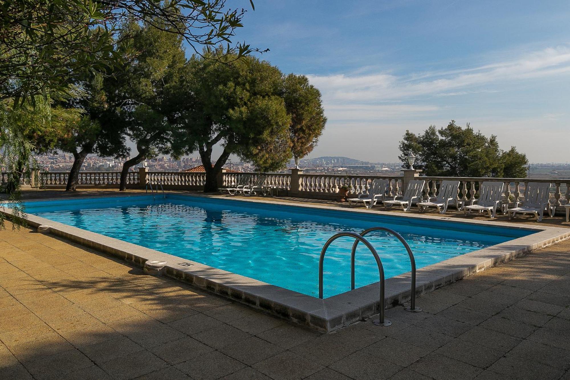 Hotel El Castell Sant Boi de Llobregat Exterior foto