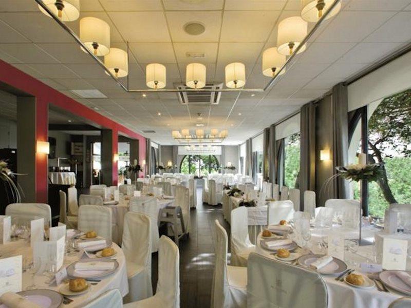 Hotel El Castell Sant Boi de Llobregat Exterior foto